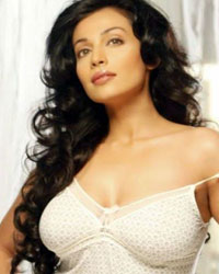 Flora Saini